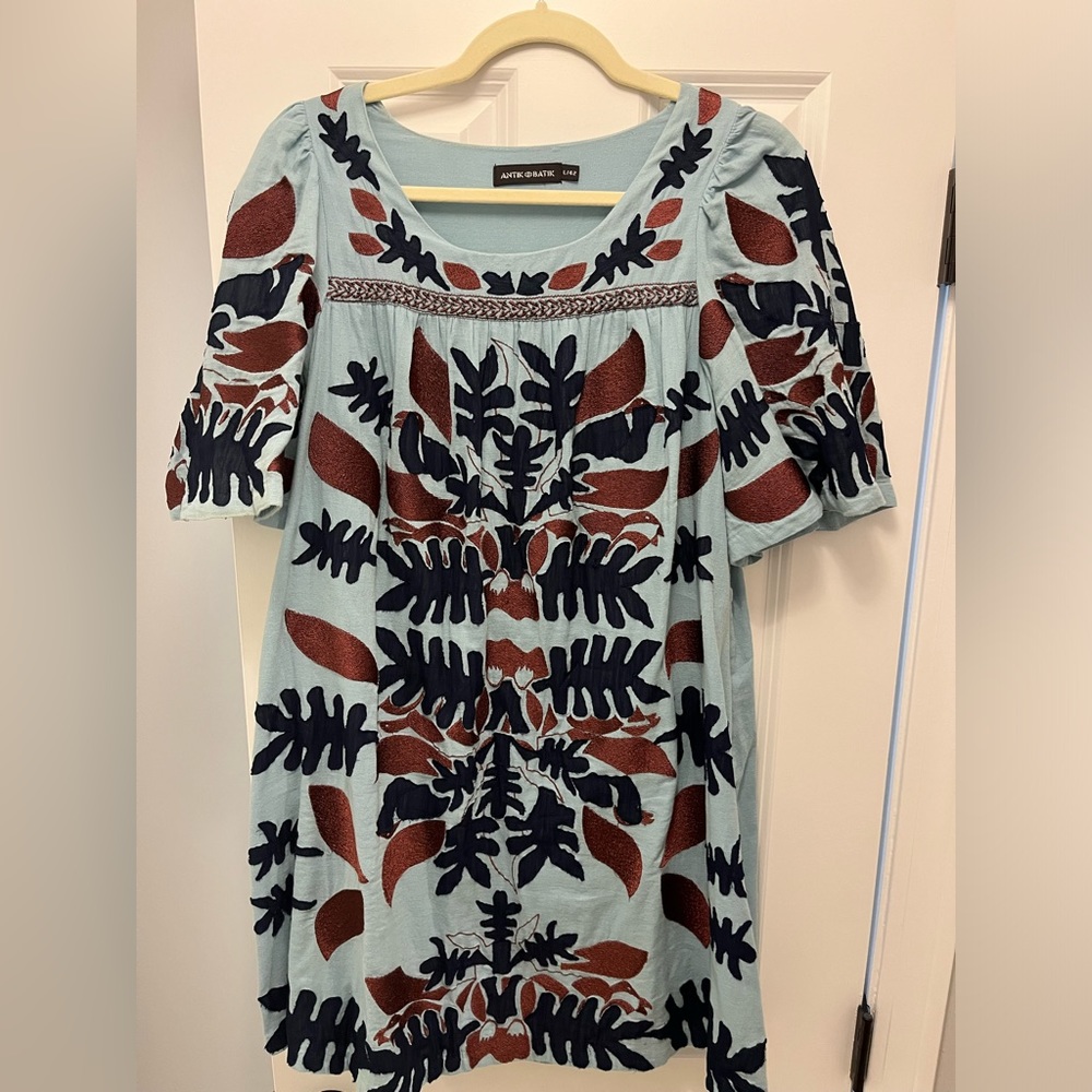 Antik Batik Dress with Appliqué